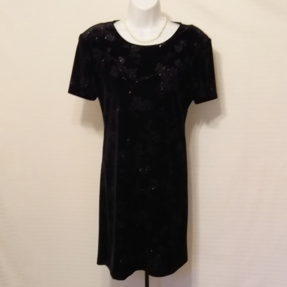 3/$20 CLOSET CLOSING VELVETY BLACK DRESS